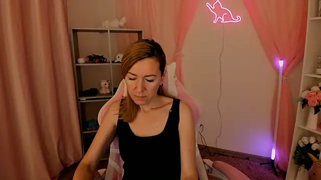 Snapshot of DonnaSmitth chatting on 12.02.25 DonnaSmitth online show from 12.02.25