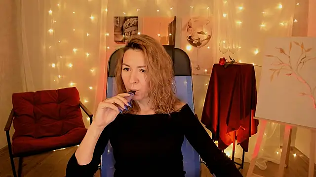 Snapshot of DonnaSmitth chatting on 12.04.25 DonnaSmitth online show from 12.04.25