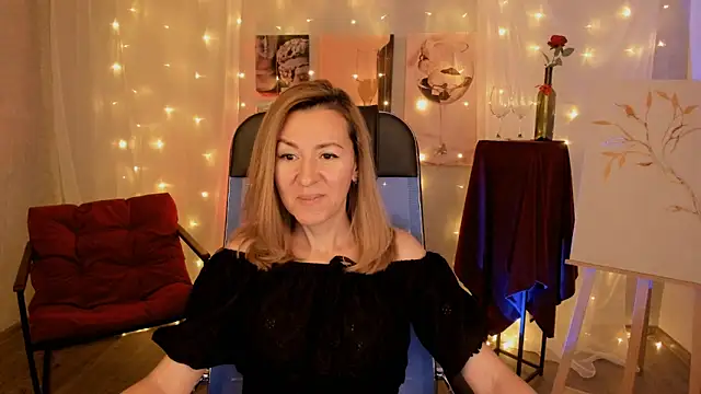 Snapshot of DonnaSmitth chatting on 12.05.25 DonnaSmitth online show from 12.05.25