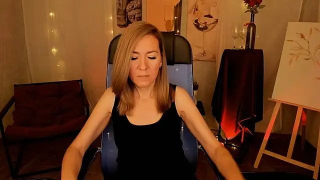 Snapshot of DonnaSmitth chatting on 12.15.25 DonnaSmitth online show from 12.15.25