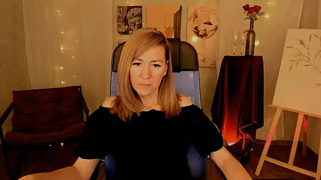 Snapshot of DonnaSmitth chatting on 12.16.25 DonnaSmitth online show from 12.16.25