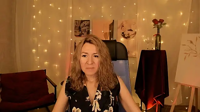 Snapshot of DonnaSmitth chatting on 12.18.25 DonnaSmitth online show from 12.18.25