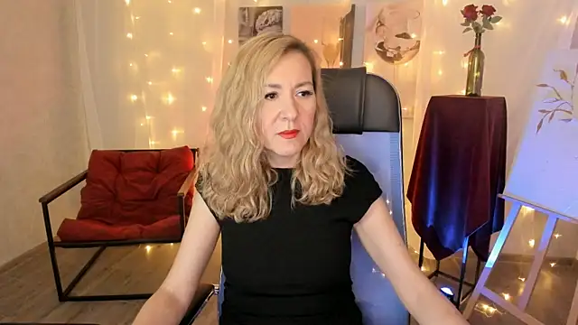 Snapshot of DonnaSmitth chatting on 02.02.26 DonnaSmitth online show from 02.02.26