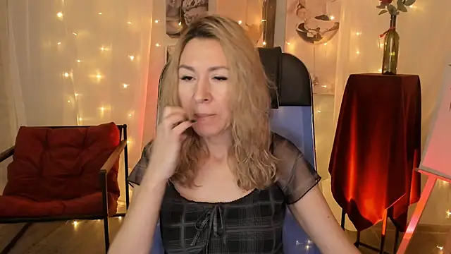 Snapshot of DonnaSmitth chatting on 02.05.26 DonnaSmitth online show from 02.05.26