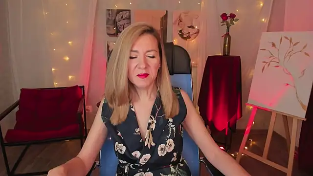 Snapshot of DonnaSmitth chatting on 02.19.26 DonnaSmitth online show from 02.19.26