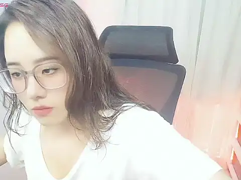 Snapshot of NEWONETO chatting on 09.26.25 NEWONETO online show from 09.26.25