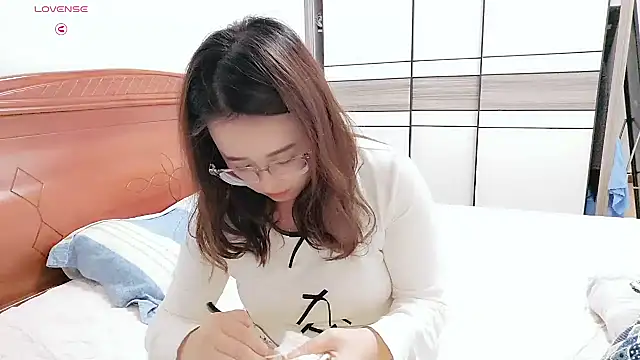 Snapshot of NEWONETO chatting on 10.25.25 NEWONETO online show from 10.25.25