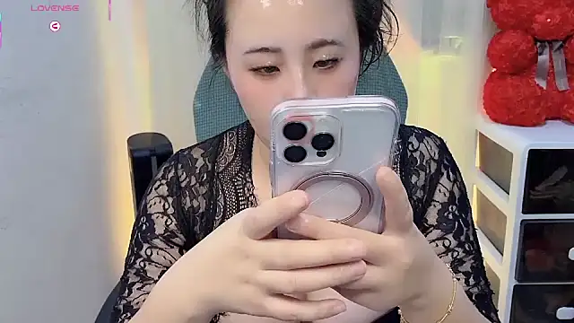 Snapshot of NEWONETO chatting on 12.02.25 NEWONETO online show from 12.02.25