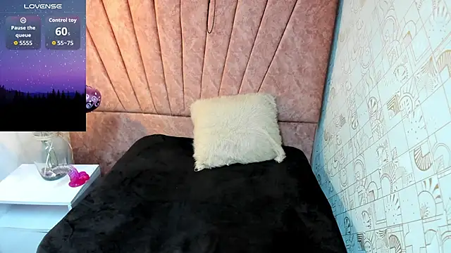 Issa Milf   online show from 10.10.25