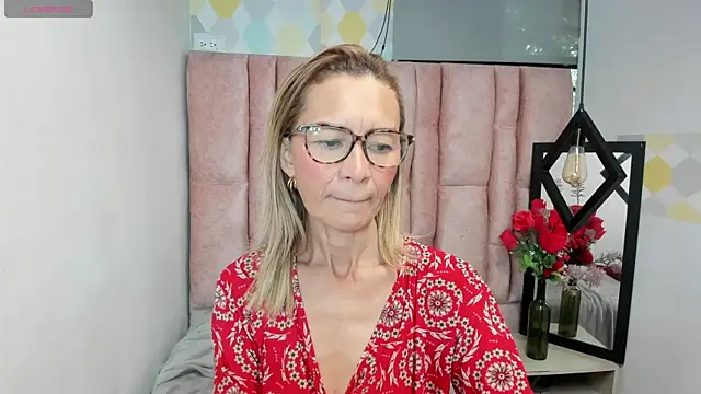 Issa Milf   online show from 12.16.25