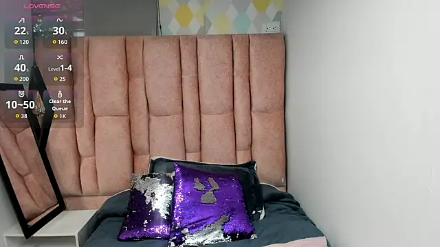 Issa Milf   online show from 02.11.26