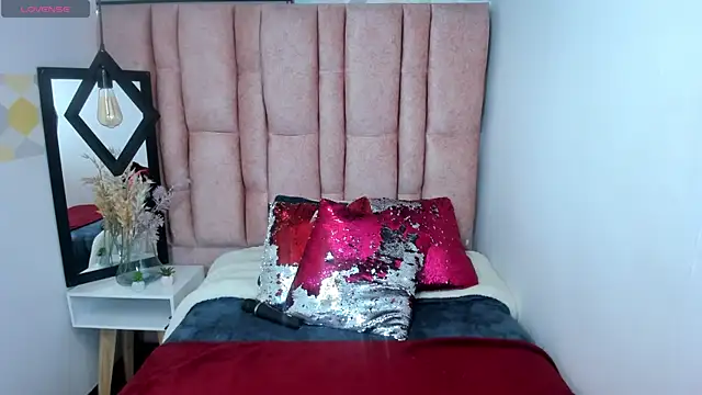 Issa Milf   online show from 05.08.26