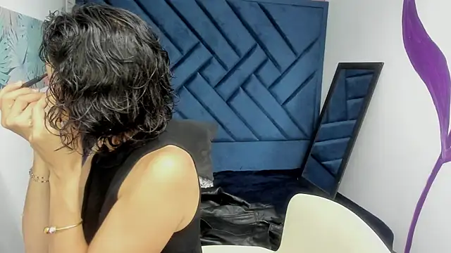 Valery More   online show from 10.12.25