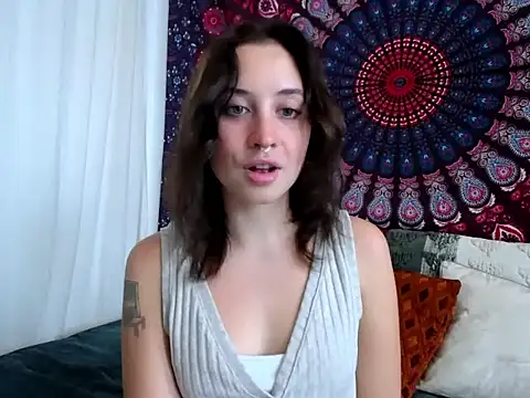 Snapshot of AdalynKiss chatting on 10.28.25 AdalynKiss online show from 10.28.25