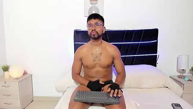 Taylormaccurdy  online show from 11.06.25