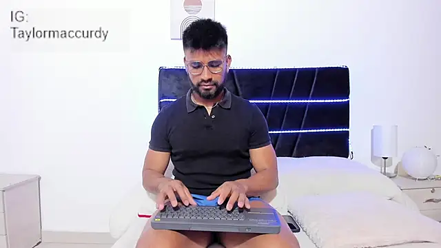 Snapshot of Taylormaccurdy_ chatting on 01.07.26 Taylormaccurdy online show from 01.07.26