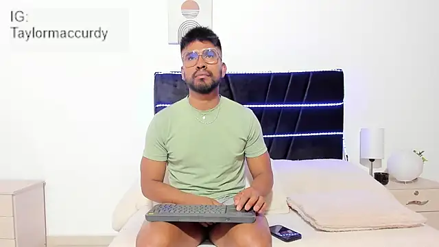 Snapshot of Taylormaccurdy_ chatting on 01.17.26 Taylormaccurdy online show from 01.17.26