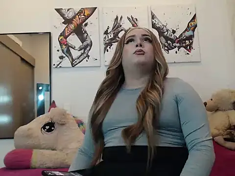 Redvelvett22 online show from 10.08.25