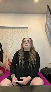 Redvelvett22 online show from 10.30.25