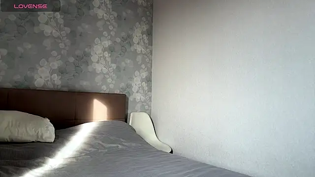 MIA SHADE online show from 11.21.25