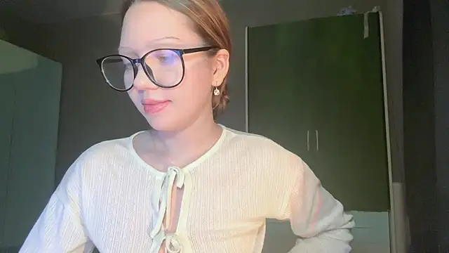 EmiIyKitty online show from 11.02.25