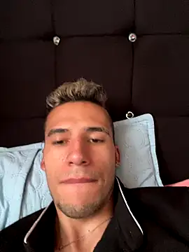 Snapshot of wiland_hot23 chatting on 12.18.25 wiland hot23 online show from 12.18.25