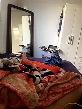 Snapshot of MCLZK chatting on 11.10.25 MCLZK online show from 11.10.25