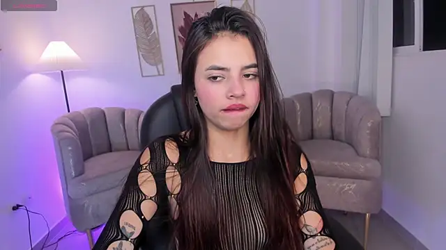 Snapshot of zharaa_fox chatting on 01.06.26 zharaa fox online show from 01.06.26