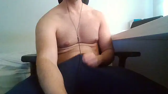 Snapshot of alexhuged chatting on 01.12.26 alexhuged online show from 01.12.26