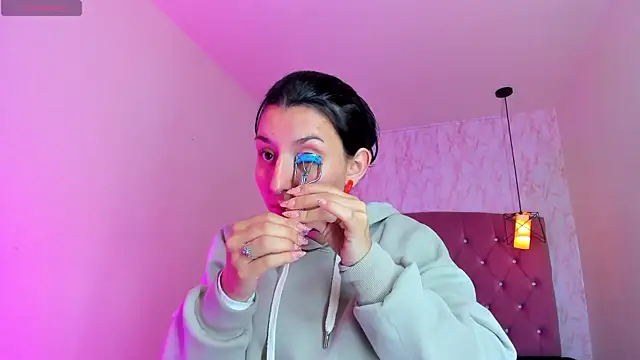 Iris  77 online show from 11.18.25