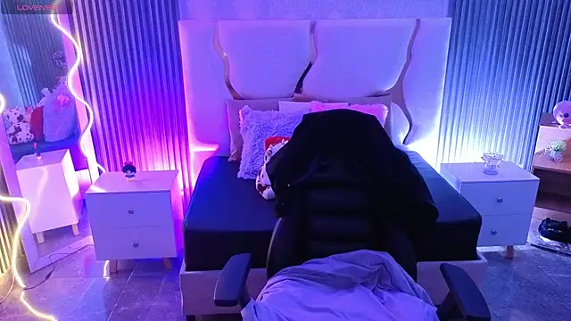 Ixchel tay online show from 04.15.26