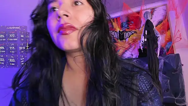Snapshot of violet_blaze chatting on 11.02.25 violet blaze online show from 11.02.25