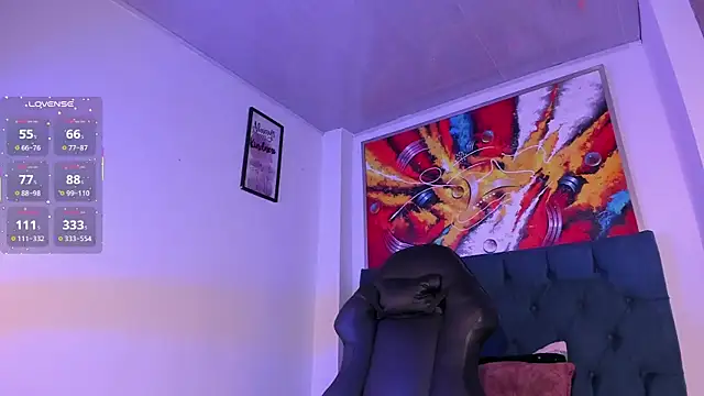 Snapshot of violet_blaze chatting on 11.20.25 violet blaze online show from 11.20.25