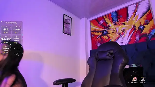 Snapshot of violet_blaze chatting on 11.22.25 violet blaze online show from 11.22.25