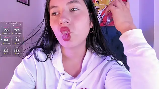 Snapshot of violet_blaze chatting on 11.25.25 violet blaze online show from 11.25.25