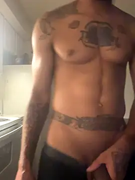 Snapshot of thefreakscomeoutatnight chatting on 10.28.25 thefreakscomeoutatnight online show from 10.28.25