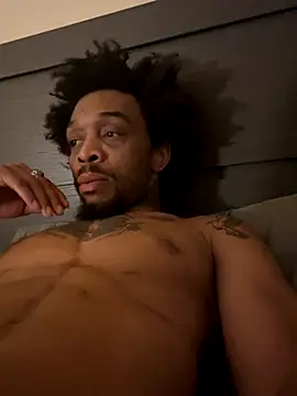 Snapshot of thefreakscomeoutatnight chatting on 10.30.25 thefreakscomeoutatnight online show from 10.30.25