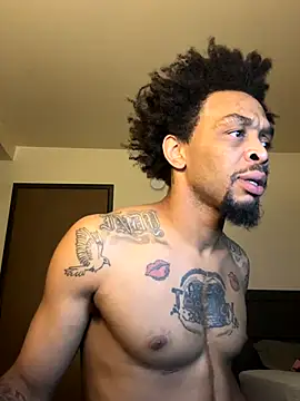 Snapshot of thefreakscomeoutatnight chatting on 11.02.25 thefreakscomeoutatnight online show from 11.02.25