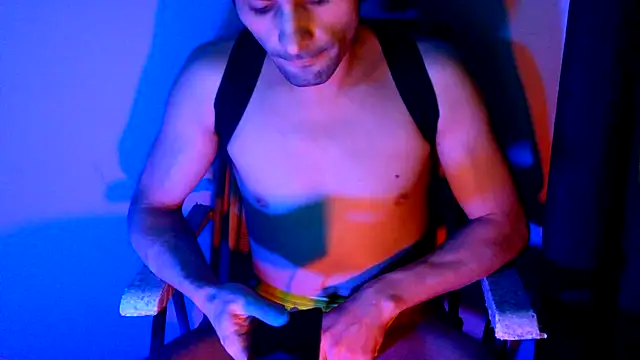 Snapshot of highinhtxx chatting on 11.01.25 highinhtxx online show from 11.01.25