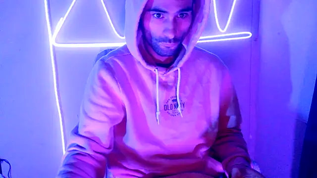 Snapshot of highinhtxx chatting on 11.15.25 highinhtxx online show from 11.15.25