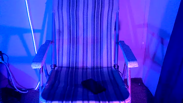 Snapshot of highinhtxx chatting on 11.16.25 highinhtxx online show from 11.16.25