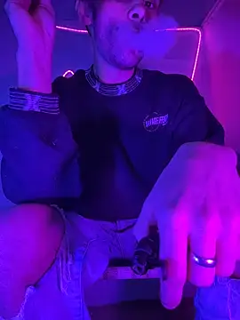 Snapshot of highinhtxx chatting on 11.20.25 highinhtxx online show from 11.20.25