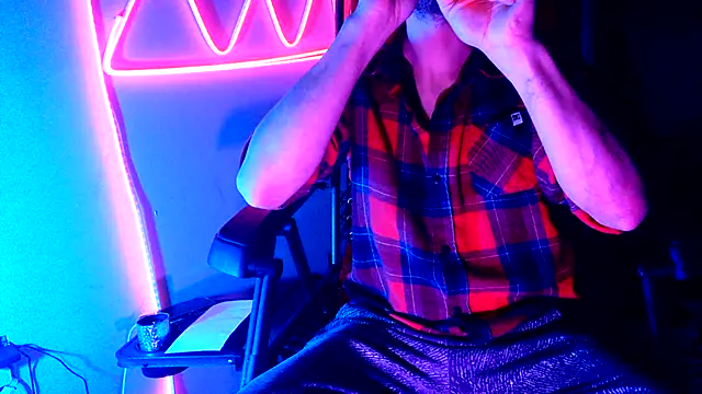 Snapshot of highinhtxx chatting on 11.26.25 highinhtxx online show from 11.26.25