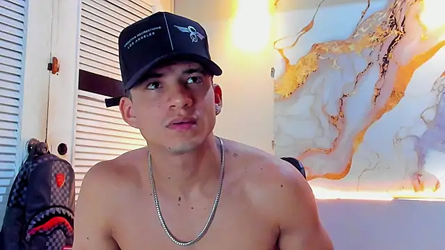 Snapshot of daniscot chatting on 10.01.25 daniscot online show from 10.01.25