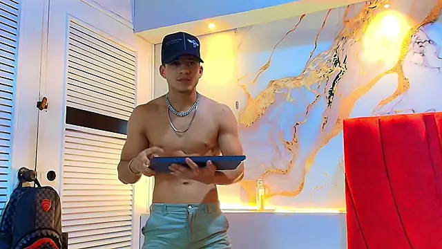 Snapshot of daniscot chatting on 10.06.25 daniscot online show from 10.06.25