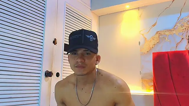 Snapshot of daniscot chatting on 10.14.25 daniscot online show from 10.14.25