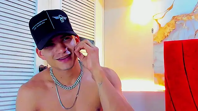 Snapshot of daniscot chatting on 10.15.25 daniscot online show from 10.15.25