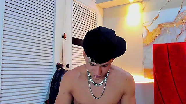 Snapshot of daniscot chatting on 10.16.25 daniscot online show from 10.16.25