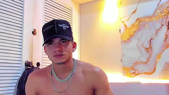 Snapshot of daniscot chatting on 10.28.25 daniscot online show from 10.28.25