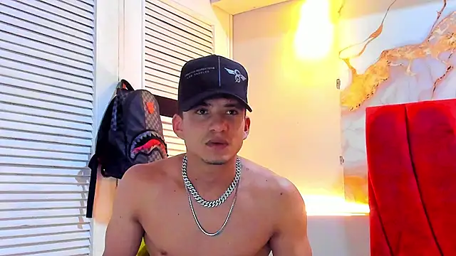 Snapshot of daniscot chatting on 11.05.25 daniscot online show from 11.05.25